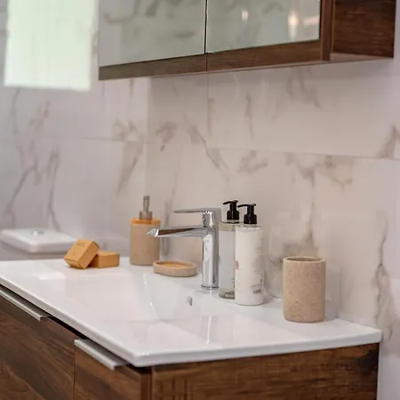 Natalia's Nest Ampavris